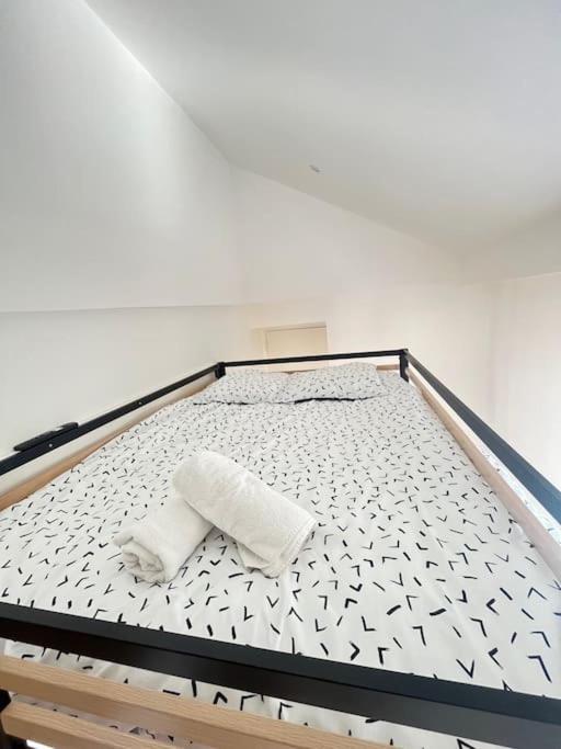 Banjul - Bel Appartement A Reims Exterior foto
